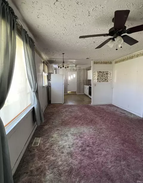 Living - 324 W Grissom Ave, Mitchell, IN 47446 photo 2 of 4