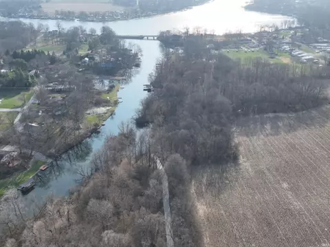 1 W Aquarius Dr, Monticello, IN 47960