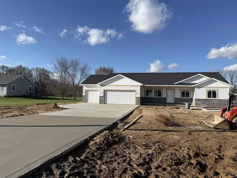10073 Inwood Rd, Osceola, IN 46561