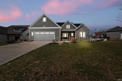 40 Lane 283 Hamilton Lk, Hamilton, IN 46742