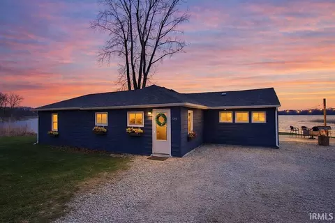 7715 N Spruce Ln, New Carlisle, IN 46552