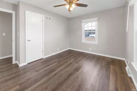 Bedroom - 1517 Gregory Ln, Jasper, IN 47546 photo 2 of 3