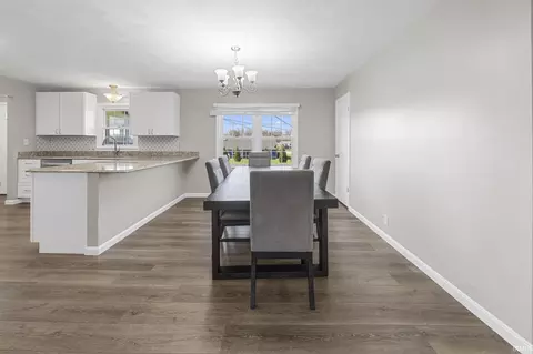Dining - 1517 Gregory Ln, Jasper, IN 47546 photo 2 of 2
