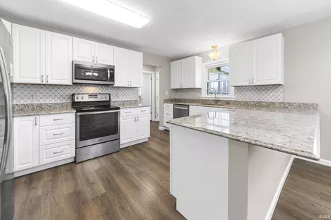 Kitchen - 1517 Gregory Ln, Jasper, IN 47546 photo 1 of 3