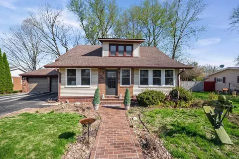 602 Valley Dr, Crawfordsville, IN 47933
