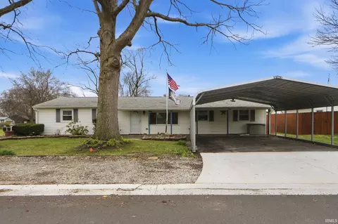 13520 Illinois St, Grabill, IN 46741