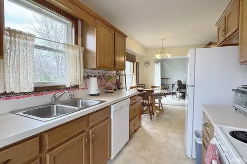 Kitchen - 924 Eagle Dr, Goshen, IN 46526 photo 3 of 4