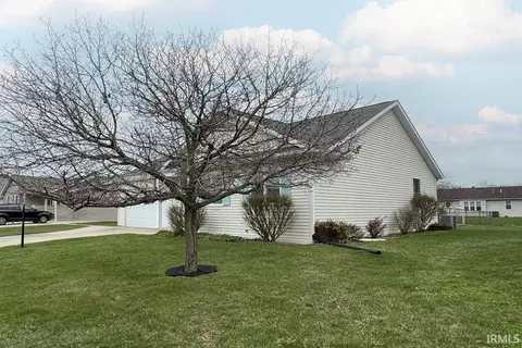 Exterior - 924 Eagle Dr, Goshen, IN 46526 photo 3 of 7