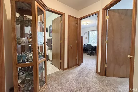 Entry Way - 924 Eagle Dr, Goshen, IN 46526 photo 2 of 2