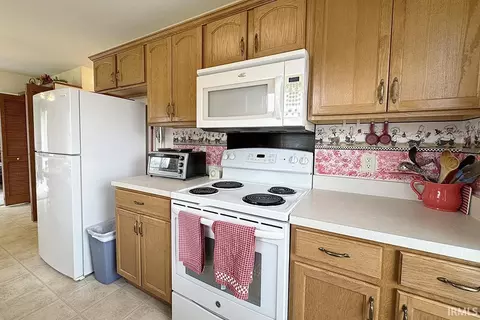 Kitchen - 924 Eagle Dr, Goshen, IN 46526 photo 2 of 4