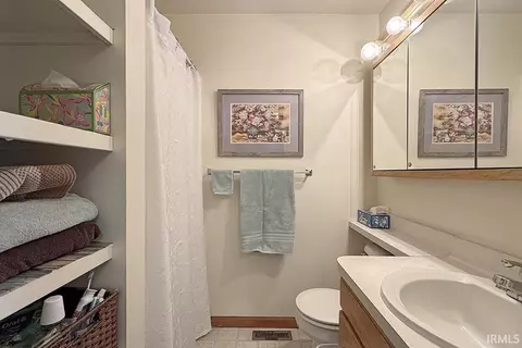 Bath - 924 Eagle Dr, Goshen, IN 46526 photo 1 of 2
