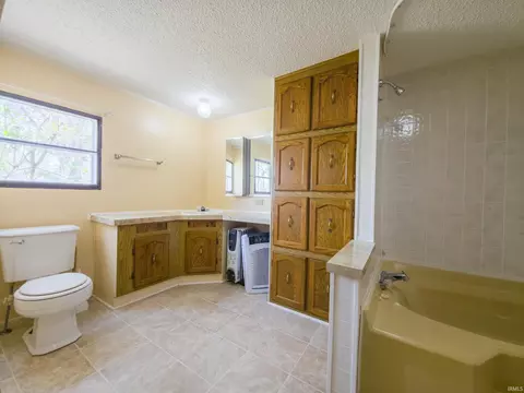 203 E Main St, Allendale, IL 62410 photo 11