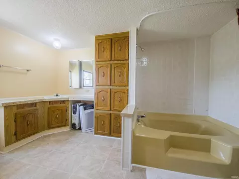 203 E Main St, Allendale, IL 62410 photo 12