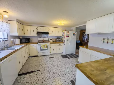 203 E Main St, Allendale, IL 62410 photo 7