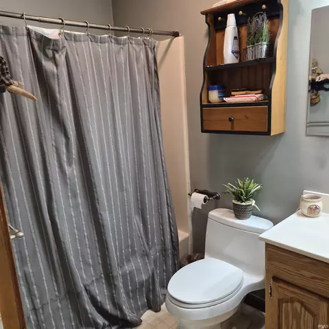 Bath - 2925 E Carowinds Ct, Bloomington, IN 47401 photo 2 of 4