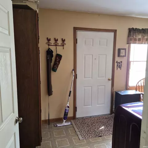 Entry Way - 2925 E Carowinds Ct, Bloomington, IN 47401 photo 2 of 3