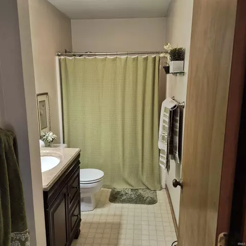 Bath - 2925 E Carowinds Ct, Bloomington, IN 47401 photo 4 of 4