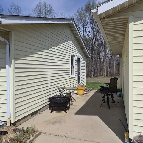 Exterior - 2925 E Carowinds Ct, Bloomington, IN 47401 photo 4 of 6