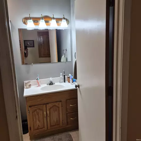 Bath - 2925 E Carowinds Ct, Bloomington, IN 47401 photo 3 of 4