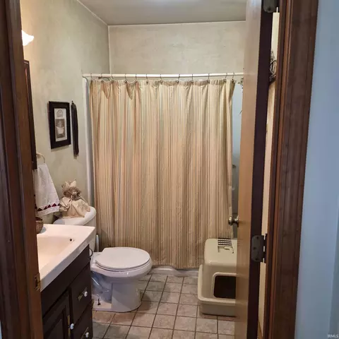 Bath - 2925 E Carowinds Ct, Bloomington, IN 47401 photo 1 of 4