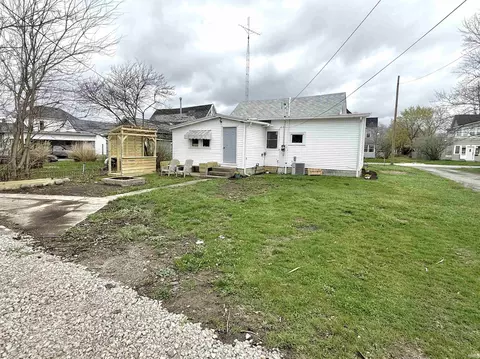 Exterior - 233 E Commerce St, Dunkirk, IN 47336 photo 4 of 5