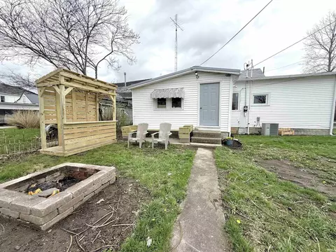 Exterior - 233 E Commerce St, Dunkirk, IN 47336 photo 5 of 5