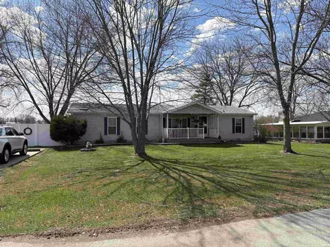 10686 N C Dr, Kendallville, IN 46755