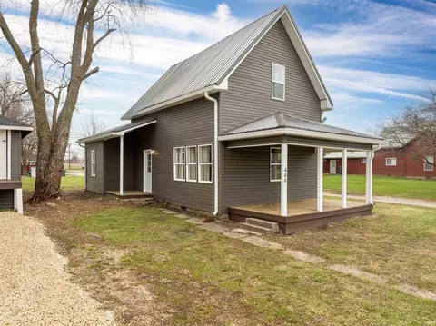 Exterior - 446 E Center St, Dunkirk, IN 47336 photo 1 of 5