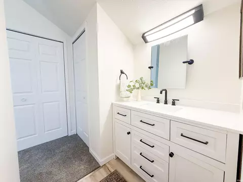 Bath - 4 Boulder Ct, Nappanee, IN 46550 photo 8 of 8