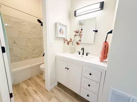 Bath - 4 Boulder Ct, Nappanee, IN 46550 photo 1 of 8