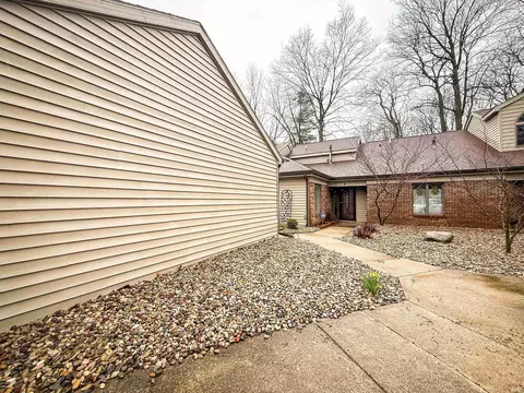 Exterior - 4 Boulder Ct, Nappanee, IN 46550 photo 6 of 7