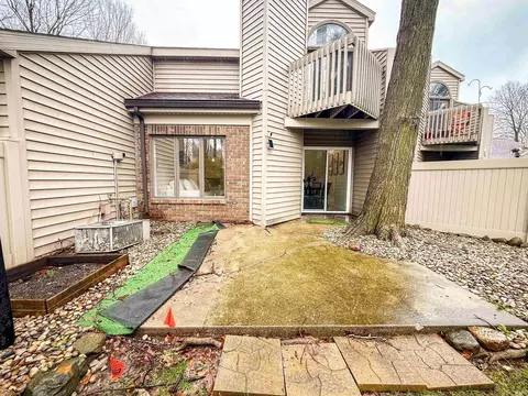 Exterior - 4 Boulder Ct, Nappanee, IN 46550 photo 5 of 7