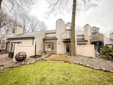 Exterior - 4 Boulder Ct, Nappanee, IN 46550 photo 2 of 7