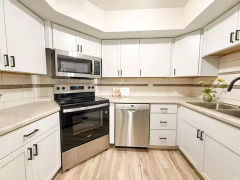 Kitchen - 4 Boulder Ct, Nappanee, IN 46550 photo 1 of 2
