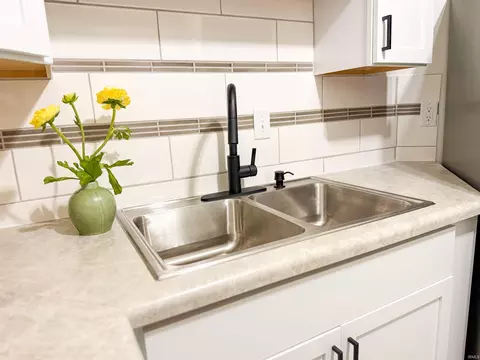 Kitchen - 4 Boulder Ct, Nappanee, IN 46550 photo 2 of 2