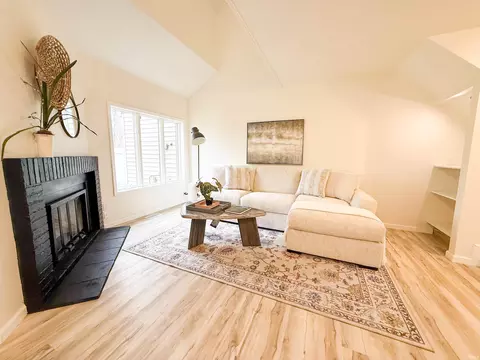 Living - 4 Boulder Ct, Nappanee, IN 46550 photo 2 of 2