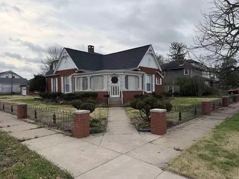 27 N Edwards St, Worthington, IN 47471