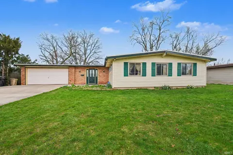 826 Whitehall Dr, South Bend, IN 46615