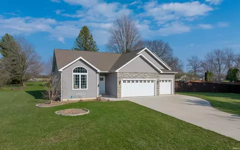 2206 S Old Ditch Rd, Warsaw, IN 46580