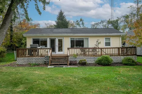 9274 W Harper Lake Rd, Kimmell, IN 46760
