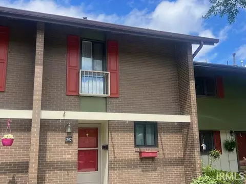 2500 Topsfield Rd #202, South Bend, IN 46614
