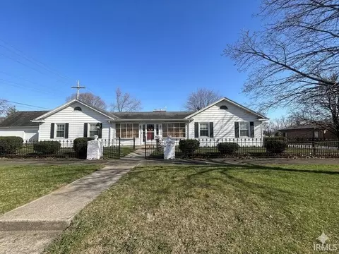 76 W John St, Knox, IN 46534