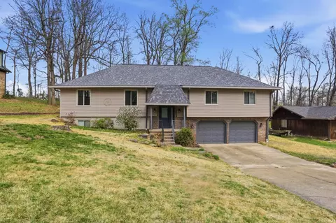 5122 Woodridge Dr, Newburgh, IN 47630