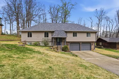 5122 Woodridge Dr, Newburgh, IN 47630