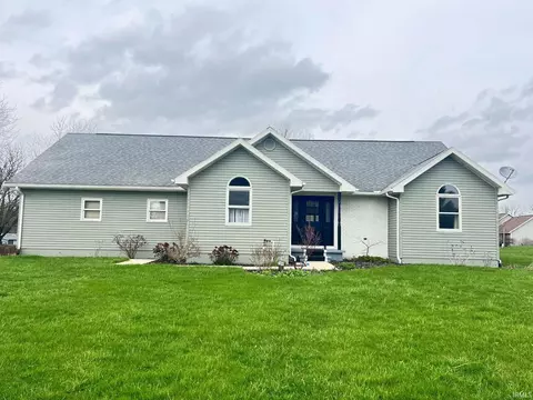 11341 Castle Dr, Plymouth, IN 46563