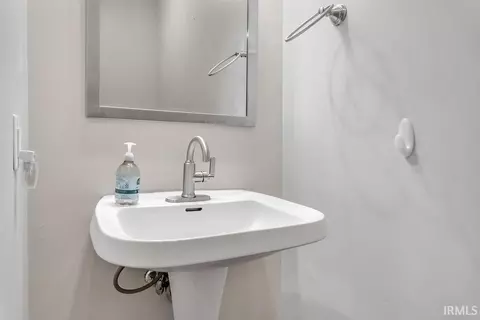 Bath - 3911 E Stonegate Ct, Bloomington, IN 47401 photo 1 of 7