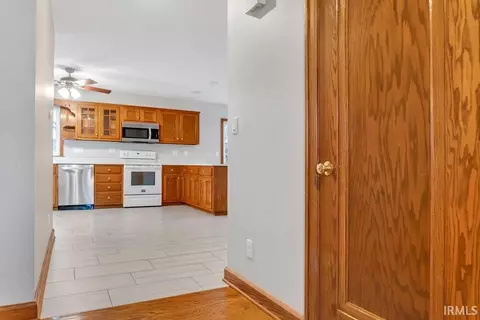 Entry Way - 3911 E Stonegate Ct, Bloomington, IN 47401 photo 3 of 4