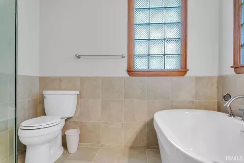 Bath - 3911 E Stonegate Ct, Bloomington, IN 47401 photo 5 of 7