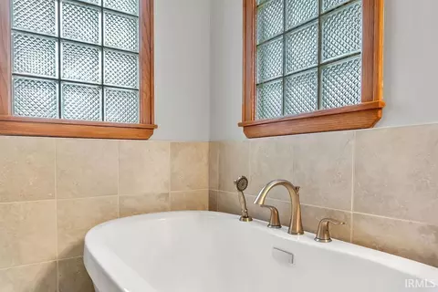 Bath - 3911 E Stonegate Ct, Bloomington, IN 47401 photo 7 of 7