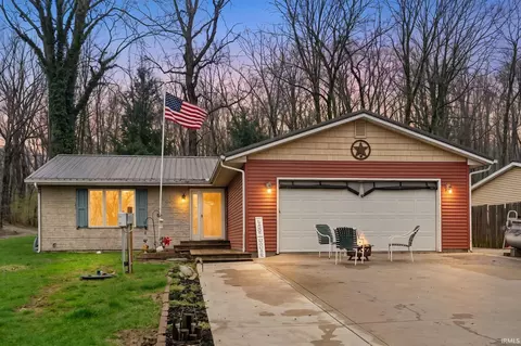 6907 E South Barbee Dr, Pierceton, IN 46562
